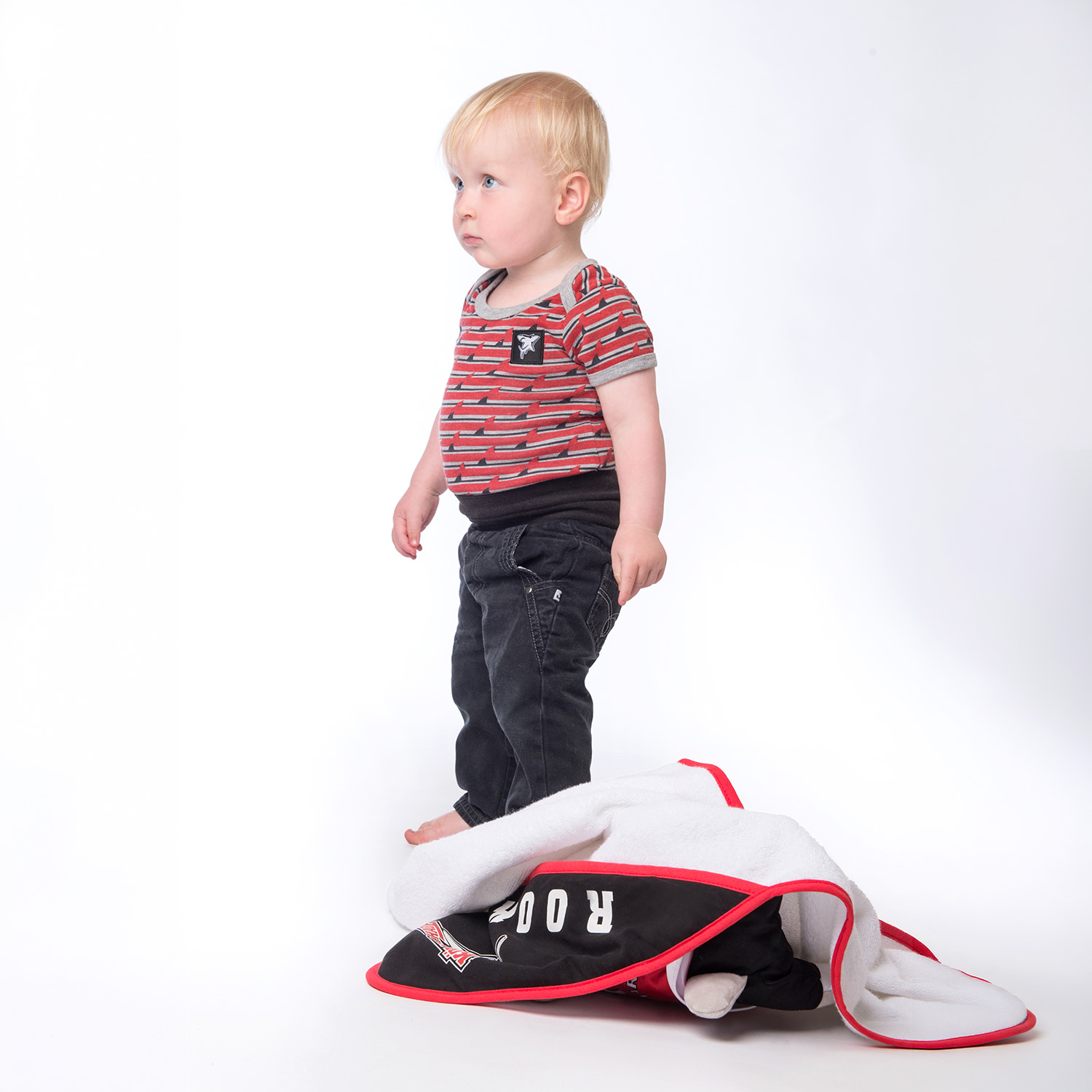 baby, toddler, gestreifetes shirt, jeans, deckenrolle