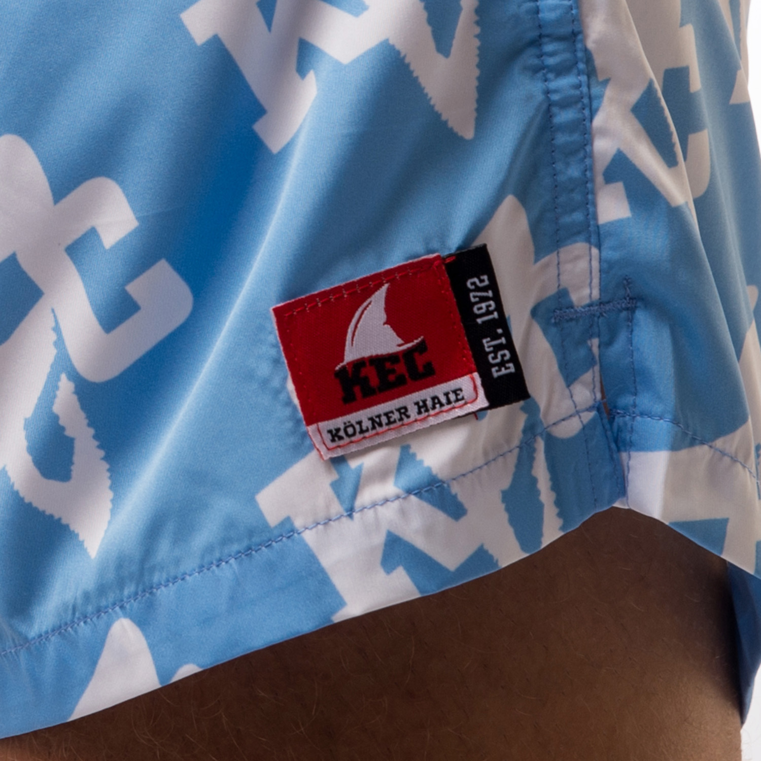 Schwimmshorts, Blaues Muster, Chevron-Muster, Rotes Patch, Kölner Haie, Team-Logo