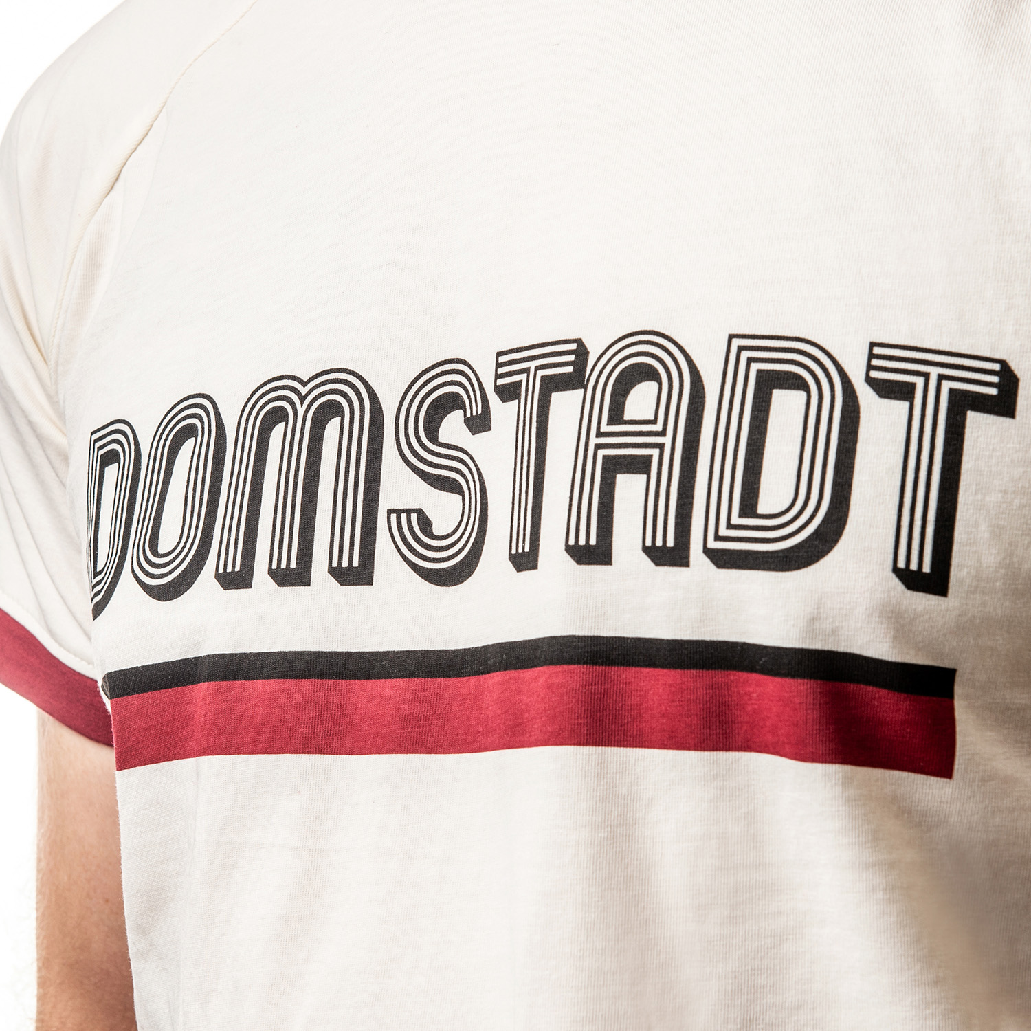 Bekleidung, T-shirt, Hemd, Person, Logo