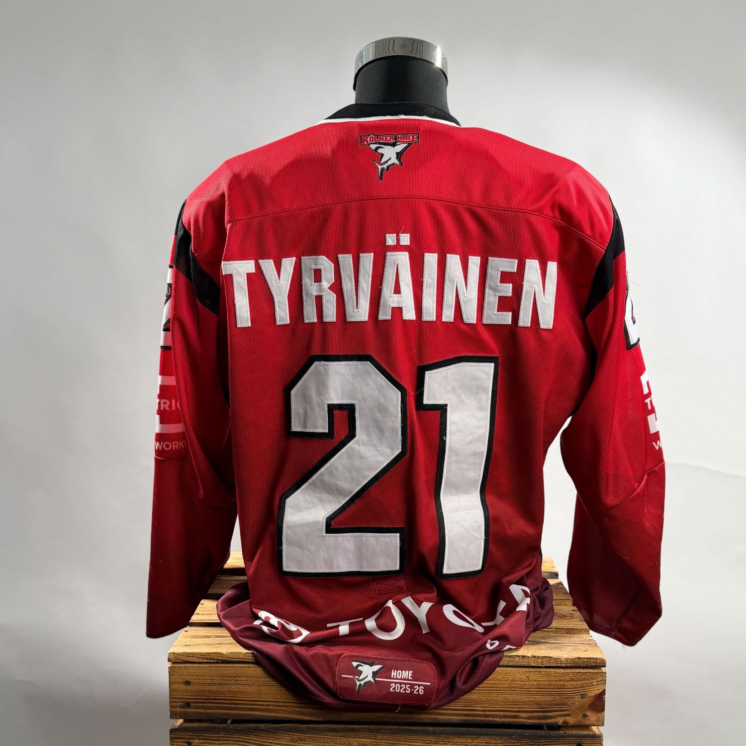 Eishockey-Trikot, rotes Trikot, Nummer 21, Tyrväinen, Team-Branding