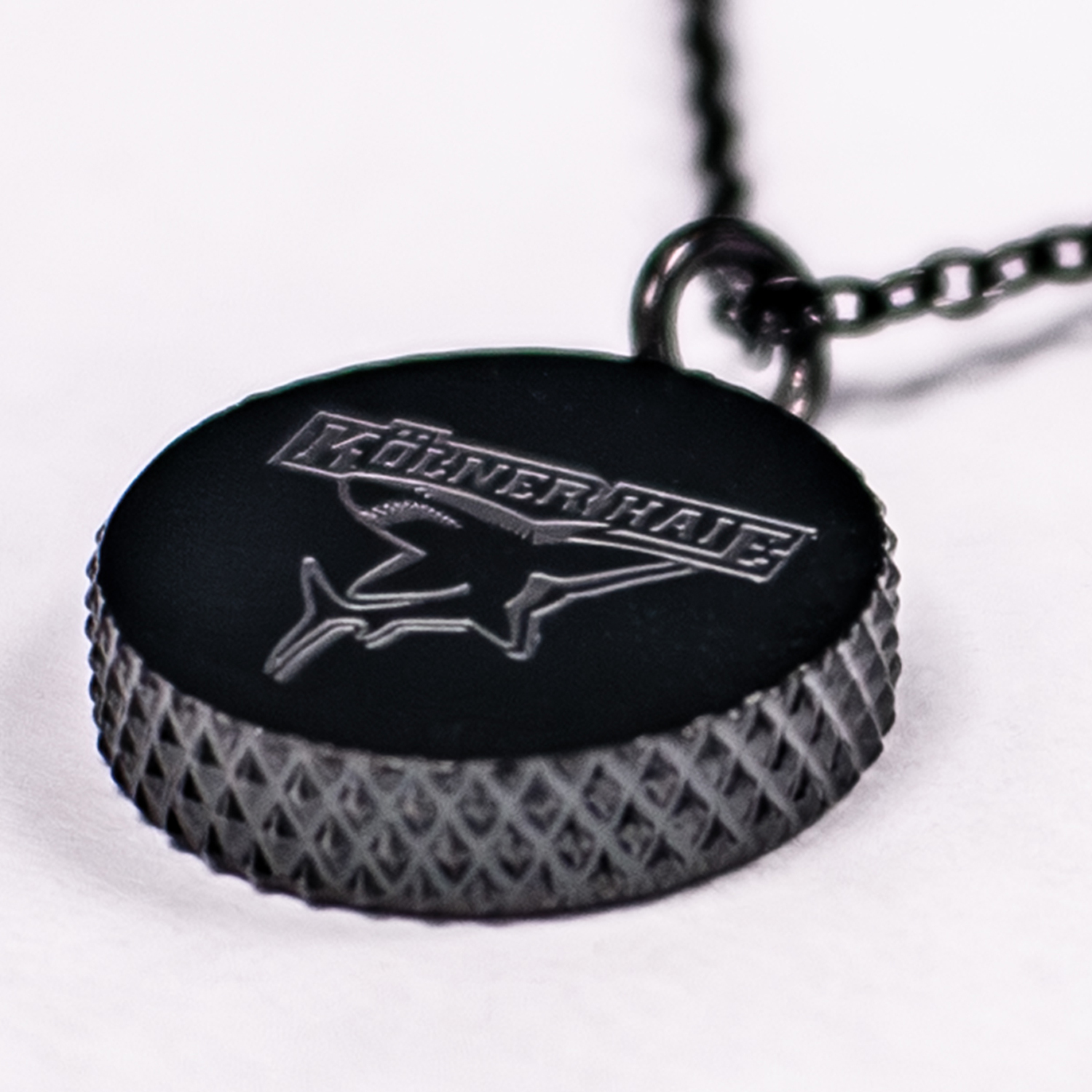 Lanyard, Metallanhänger, Schwarz, graviert, runder Anhänger