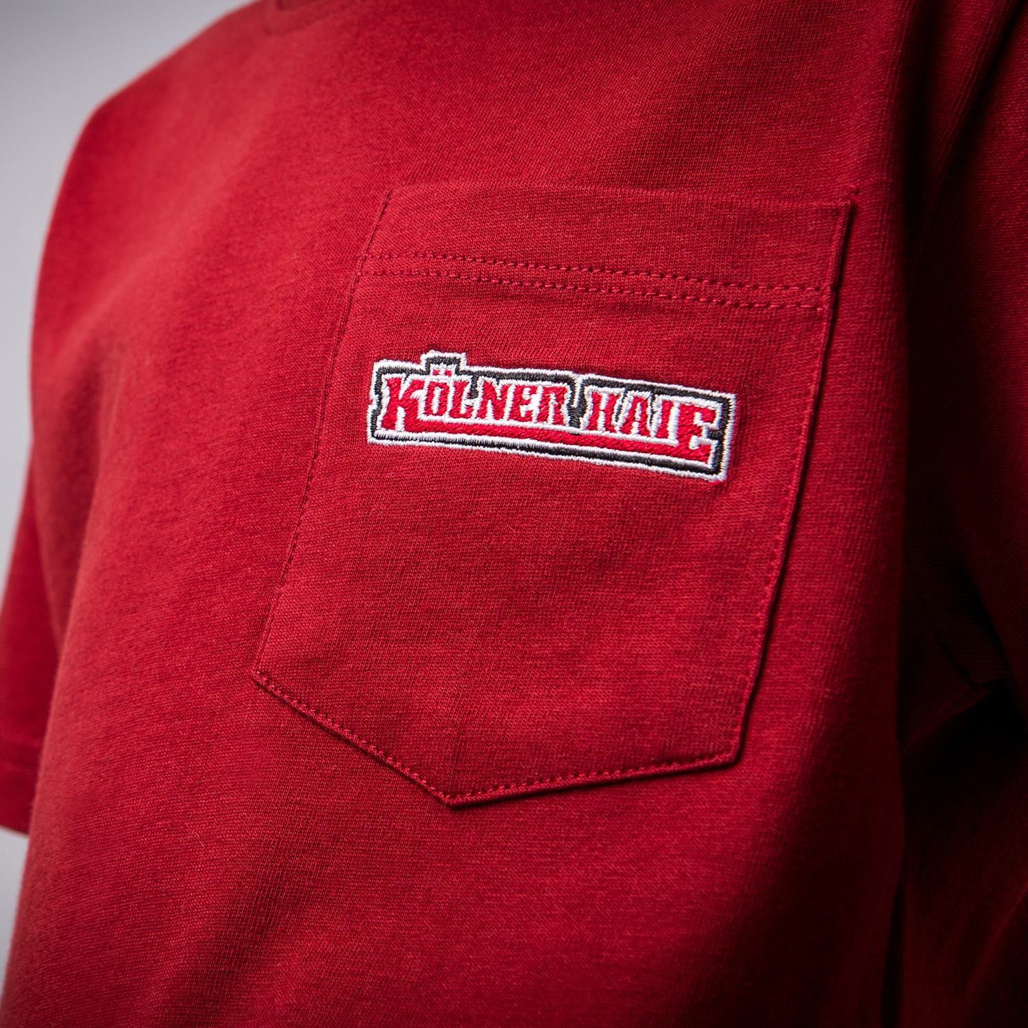 Rotes T-Shirt, Hemdtasche, Kleidung, Stitch-Logo, Stoff