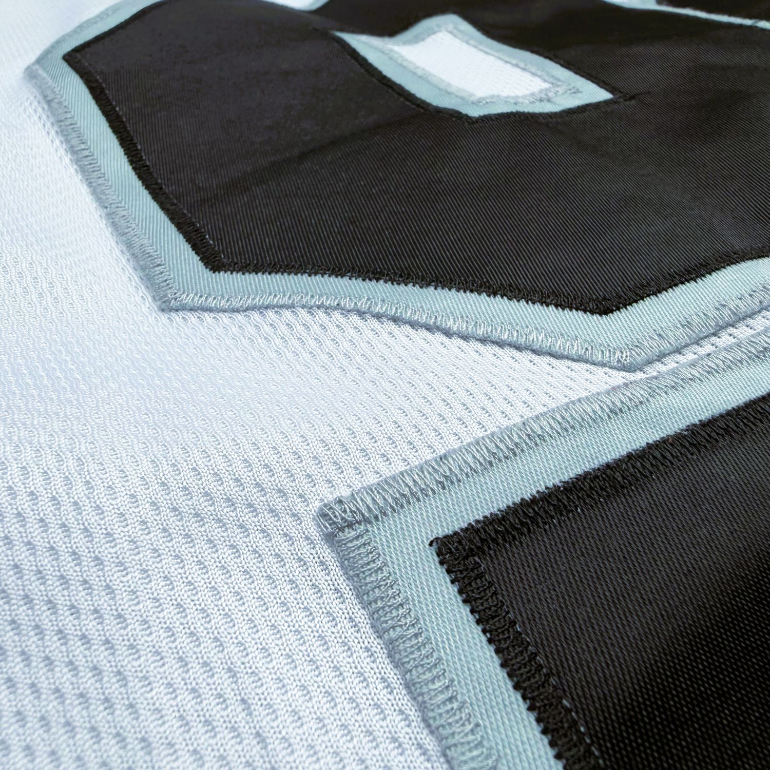 Mesh, Patches, Kunstleder, Nähte, Stoffstruktur