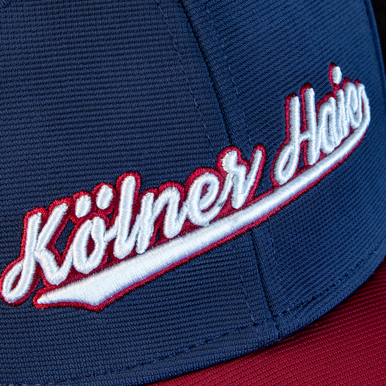 Baseballkappe, besticktes Logo, marineblau, roter Schirm, Freizeitkopfbedeckung