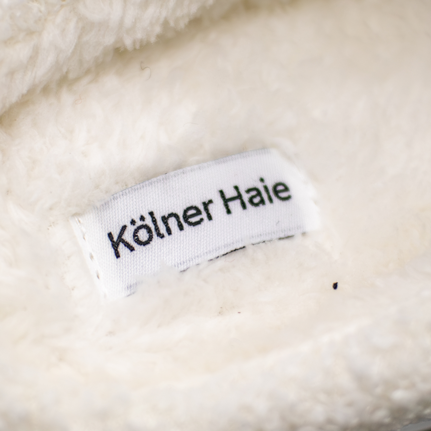 Kunstfell, Weiß, Flauschige Textur, Textiletikett, Kölner Haie