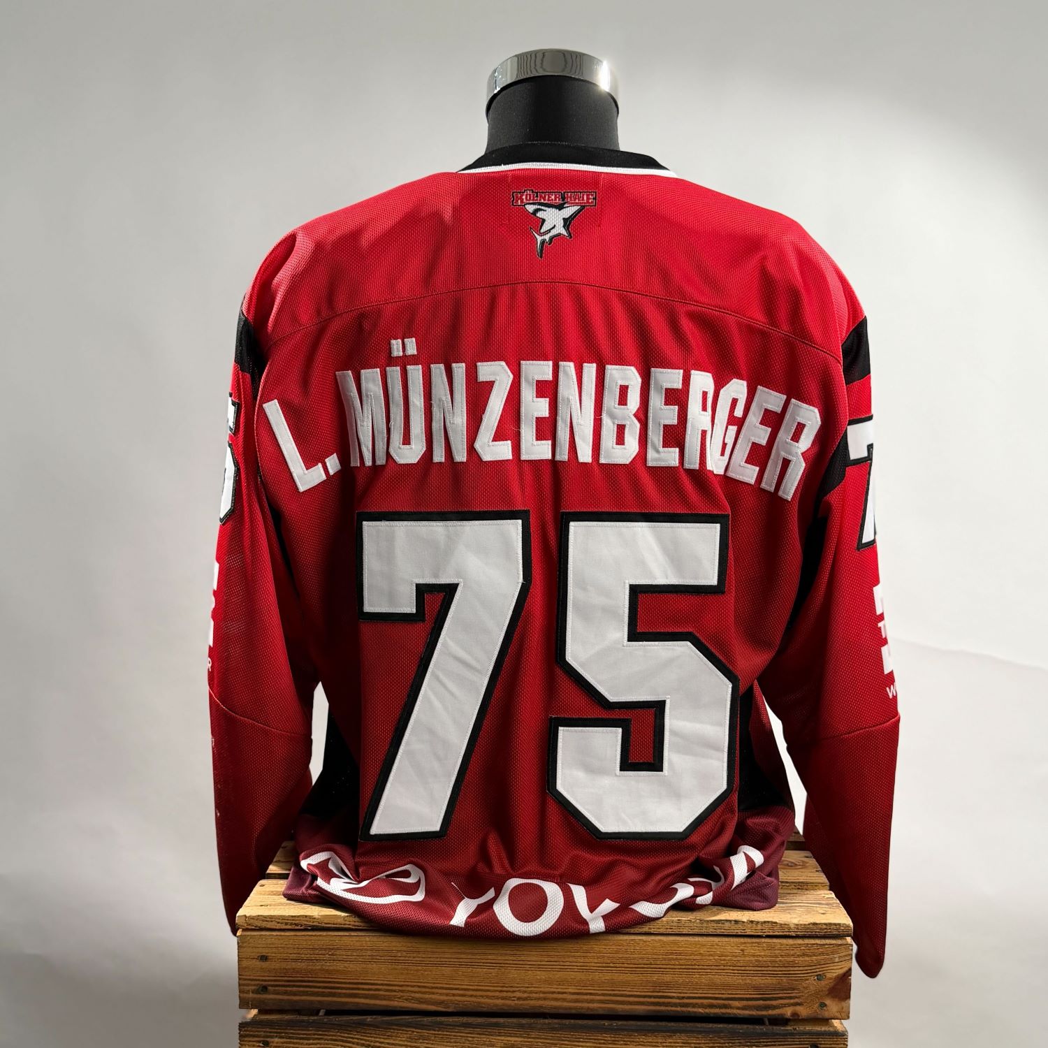 Hockey Jersey, Nummer 75, Rückennamen Münzenberger, Rotes Jersey, Mesh-Gewebe