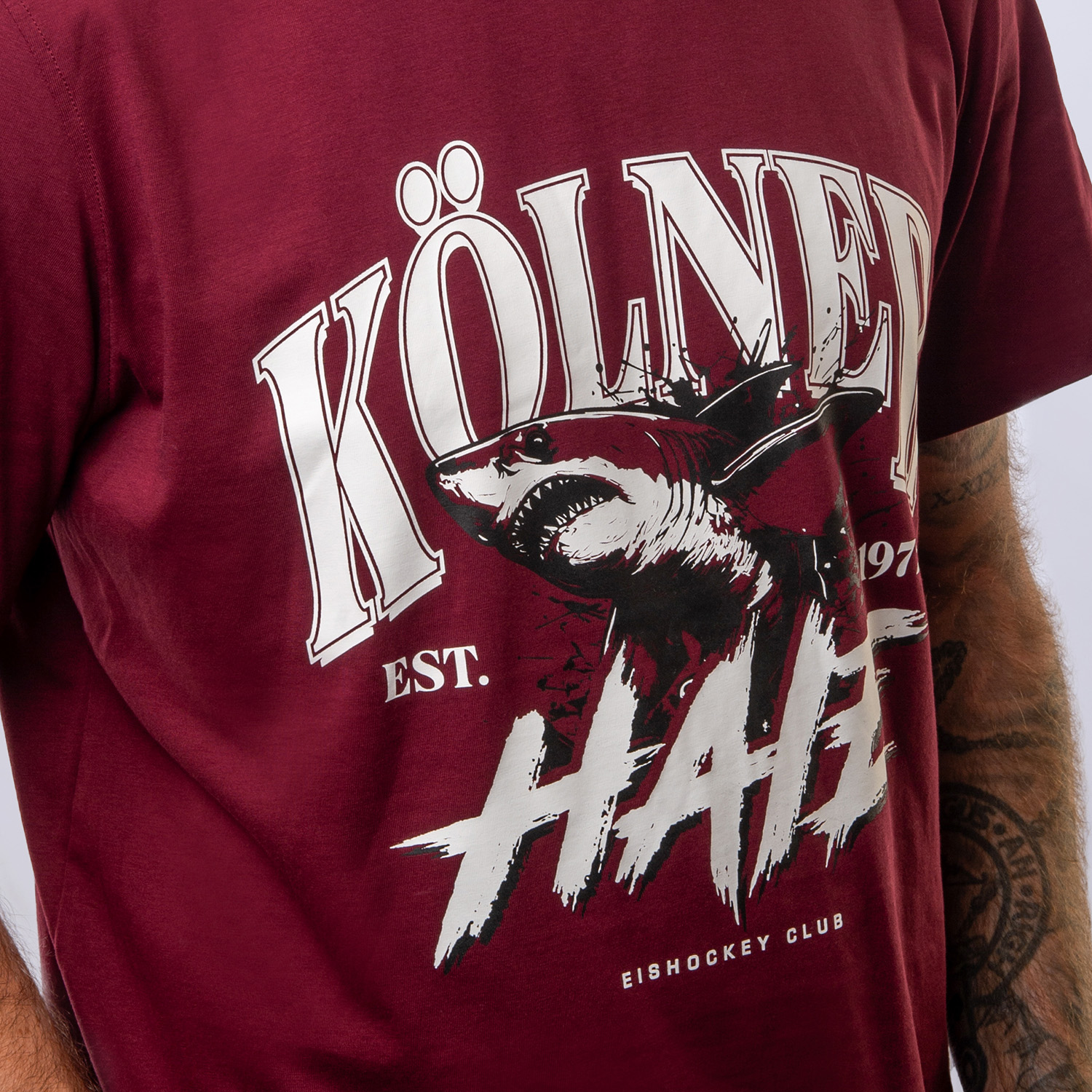 T-shirt, Person, Haut, Tätowierung, Hemd