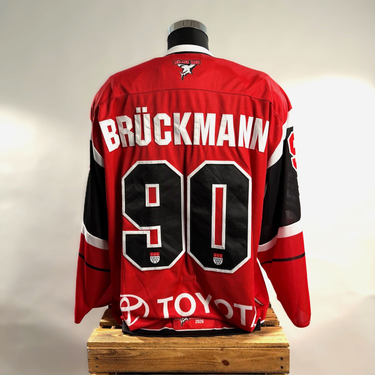 eishockey-jersey, rotes-jersey, nummer-90, Brückmann, Toyota