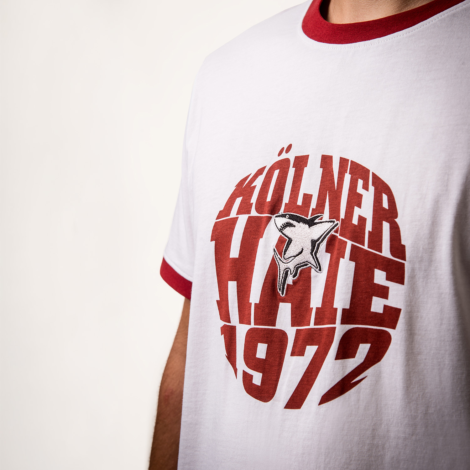 T-Shirt, Weiß, Roter Kragen, Grafikdruck, 1992 Design