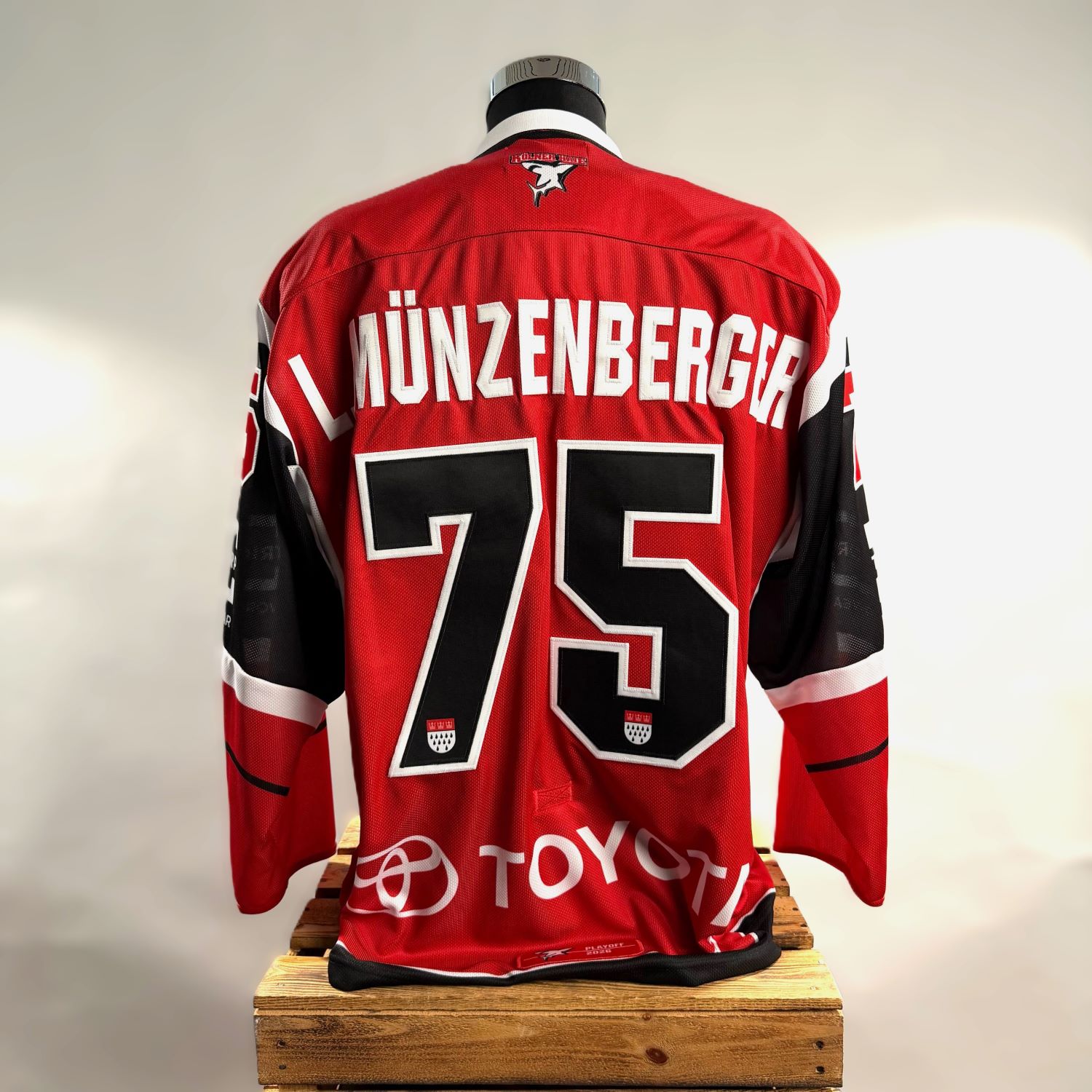 jersey, sports jersey, red jersey, number 75, Münzenberg?