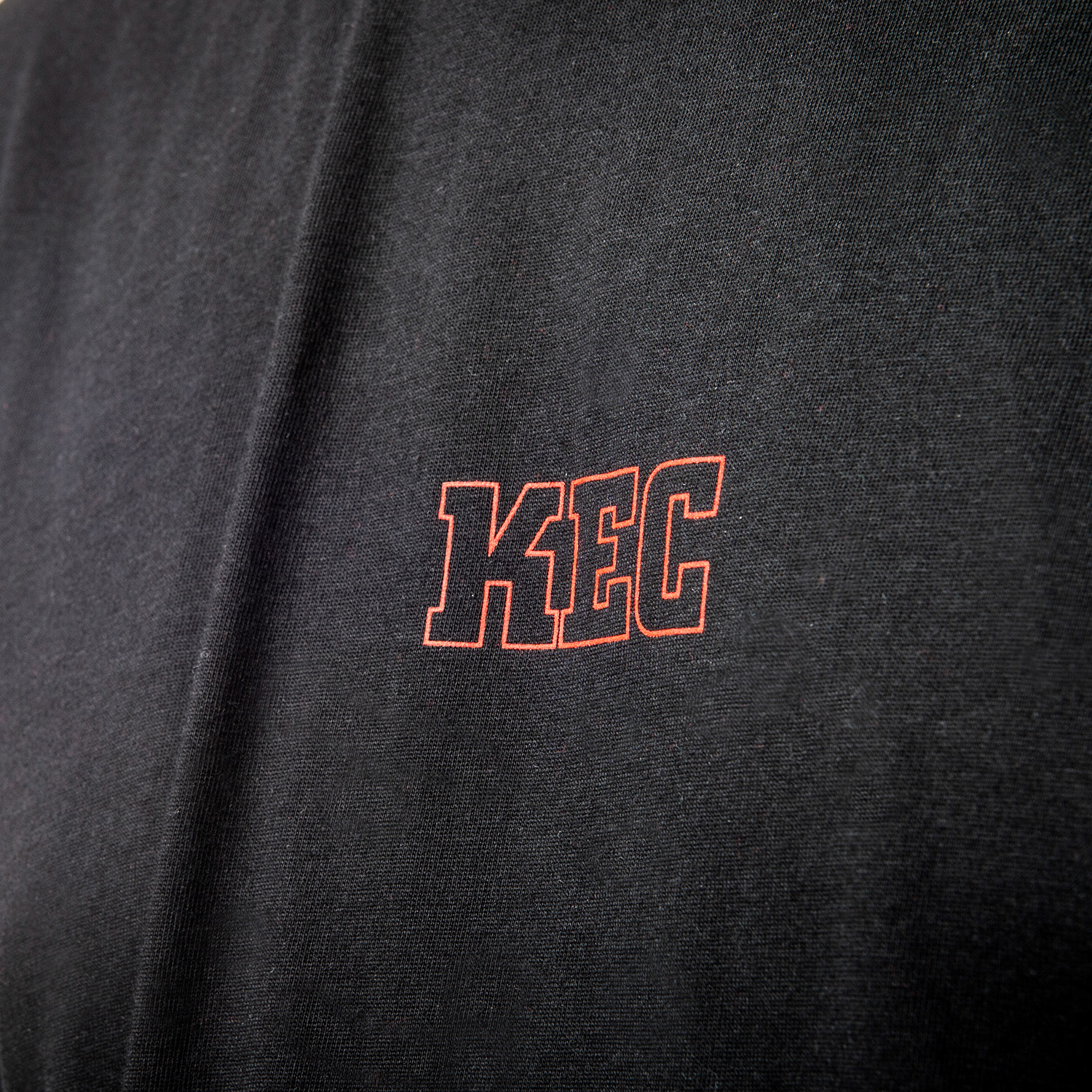 Bekleidung, T-shirt, Langarm, Logo, Person